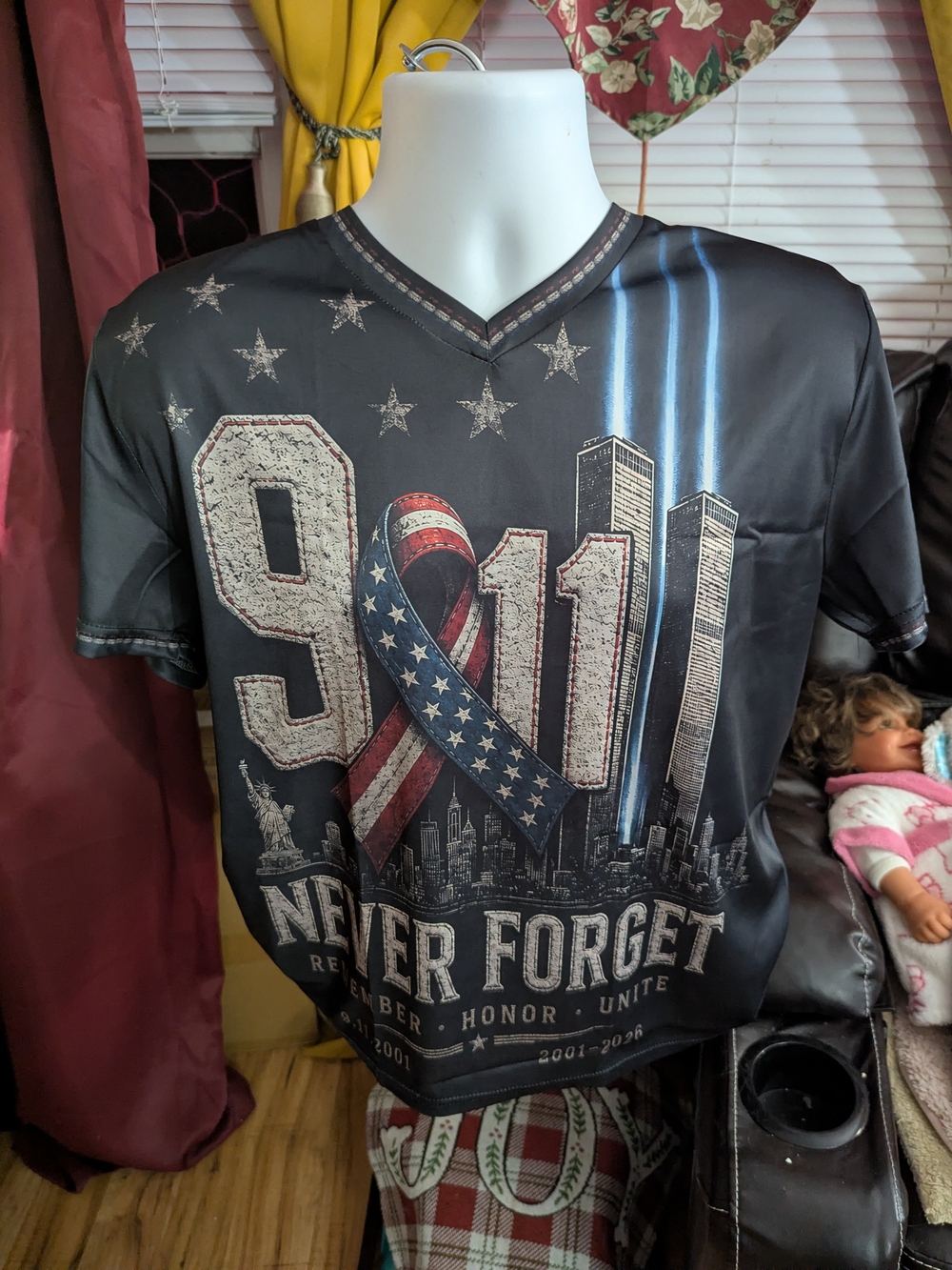 Never Forget 9/11 Men's Black Graphic V-Neck Shirt